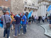 Contratto scaduto da 7 anni, vigilanza privata in piazza