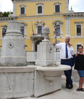 Sotto i ferri anche la fontana di piazza del Mercato