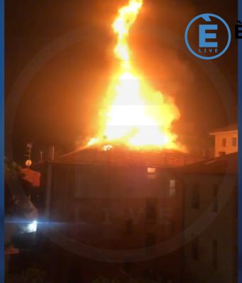 Paura in via Cremona: a fuoco il tetto di un condominio. Famiglie sfollate