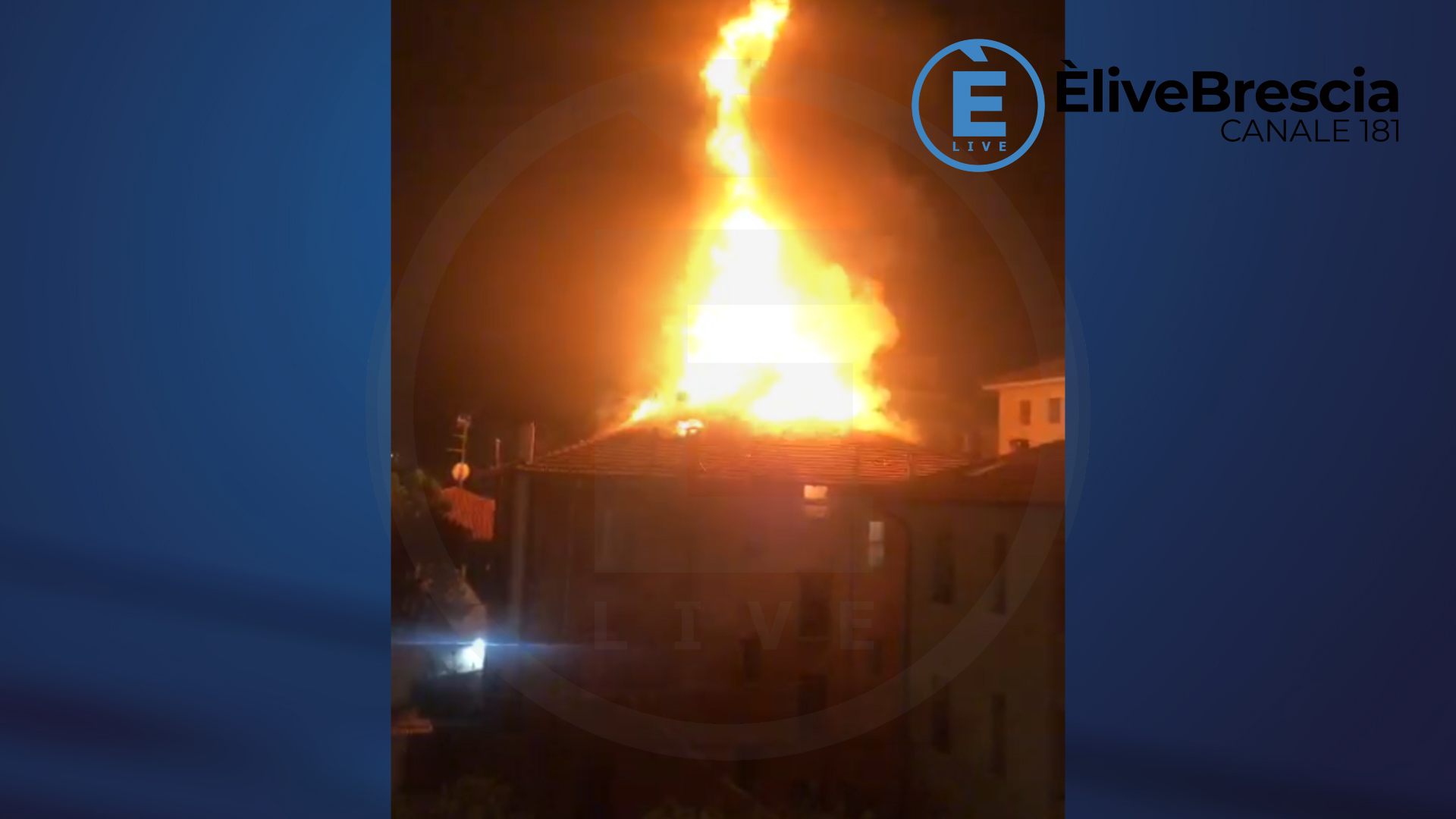 Paura in via Cremona: a fuoco il tetto di un condominio. Famiglie sfollate