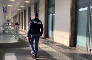 Adescava minorenni in stazione. Allontanato da Brescia