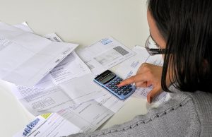 Caro bollette, 830.000 lombardi non le hanno pagate