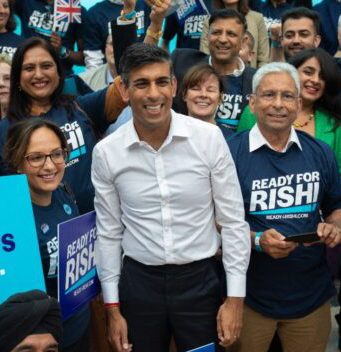 Chi è Rishi Sunak, che diventerà il nuovo premier britannico