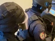 Roncadelle, i Carabinieri in tenuta anti sommossa fuori dall’appartamento (video)