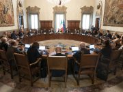 Mascherine obbligatorie, il vaccino no. Le decisioni del Cdm