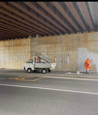 Scritte fasciste, il “silenzio” di Fratelli d’Italia