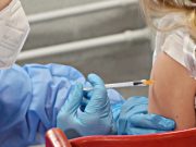 FdI, “cancellare le sanzioni per chi non ha fatto i vaccini”