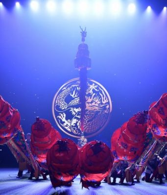 Cina: artisti compiono acrobazie mozzafiato a Puyang