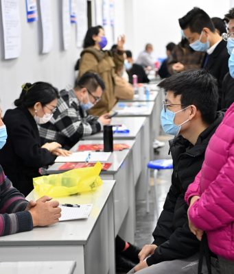 Cina: lanciata una campagna per aumentare l’occupazione tra i laureati