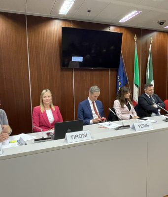 Caregiver familiare, via libera alla legge regionale a firma Tironi