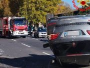 Traffico in tilt per un’auto ribaltata in via Tartaglia a Brescia