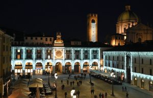 Accese le luminarie, “Buon Natale Brescia”
