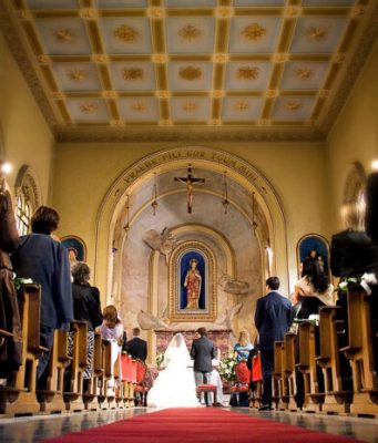 Lega: bonus fino a 20 mila euro per chi si sposa in Chiesa. È bufera