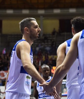 Doppia tegola Germani: perde il derby e Petrucelli