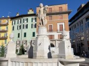 La fontana di piazza Mercato (con la sua statua) torna a nuova vita