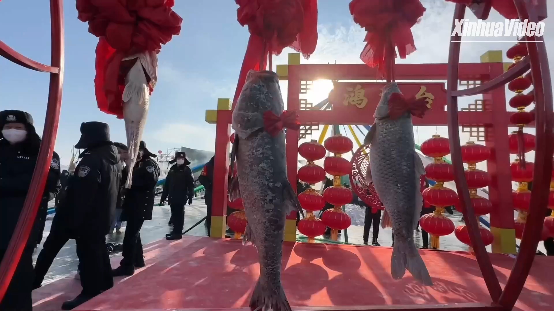Cina: nell’Heilongjiang si pratica la pesca sul ghiaccio