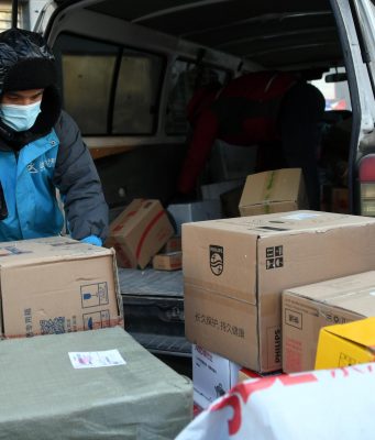 Cina: settore dei corrieri gestisce più di 100 miliardi di pacchi