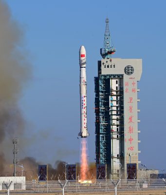 Cina: lanciati due satelliti spaziali per esperimenti