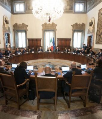 CdM: aiuti a Ischia, armi a Kiev e tutela dei settori strategici