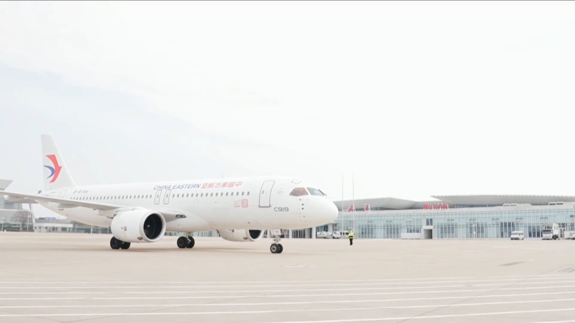 Il grande aereo di linea cinese C919 riceve più di 1.000 ordini