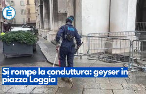 Si rompe la conduttura: geyser in piazza Loggia