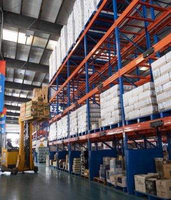 Cina: settore dello stoccaggio a magazzino cresce a febbraio