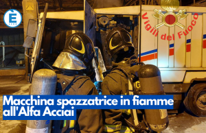Macchina spazzatrice in fiamme all’Alfa Acciai