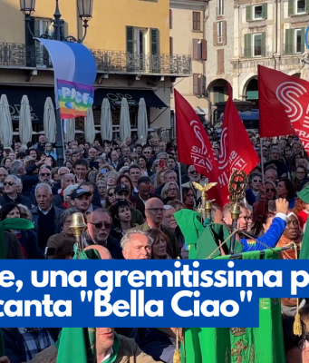 25 aprile, una gremitissima piazza Loggia canta “Bella Ciao”