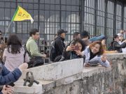 Ungheria: turisti cinesi scattano foto alla Collina del Castello