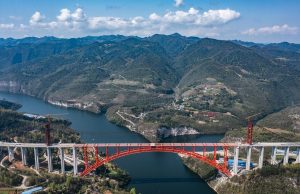 Cina: Guizhou, costruzione del ponte di Wujiang