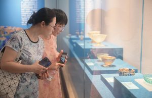 Cina: ad Hainan una mostra su antichi manufatti di vetro