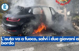L’auto va a fuoco, salvi i due giovani a bordo