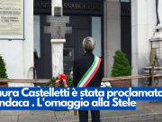 Laura Castelletti è stata proclamata Sindaca. Primo atto: l’omaggio alla Stele