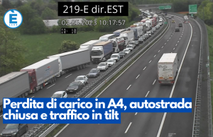 Perdita di carico in A4, autostrada chiusa e traffico in tilt