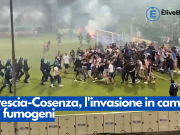 Brescia-Cosenza, l’invasione in campo e i fumogeni – video