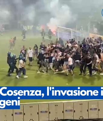 Brescia-Cosenza, l’invasione in campo e i fumogeni – video