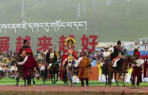 Cina: festival gare di equitazione a Yushu