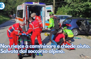 Non riesce a camminare e chiede aiuto. Salvata dal soccorso alpino.