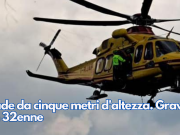 Cade da cinque metri d’altezza. Grave un 32enne