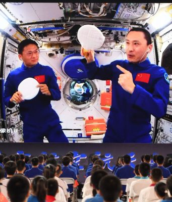 Cina: astronauti tengono lezione da stazione spaziale