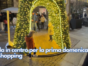 Folla in centro per la prima domenica di shopping
