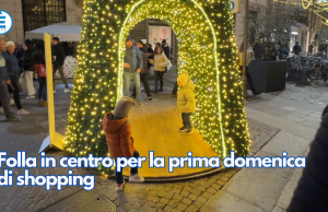 Folla in centro per la prima domenica di shopping