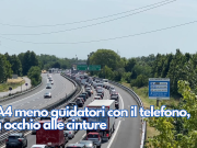 In A4 meno guidatori con il telefono, ma occhio alle cinture