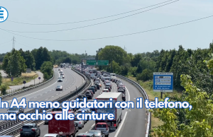 In A4 meno guidatori con il telefono, ma occhio alle cinture