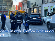 Incidente in città. Traffico in tilt su via Ugoni