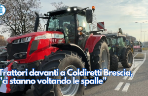 Trattori davanti a Coldiretti Brescia, “ci stanno voltando le spalle”