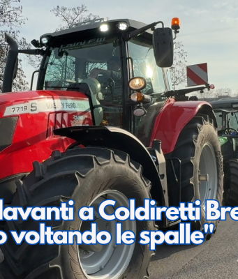 Trattori davanti a Coldiretti Brescia, “ci stanno voltando le spalle”