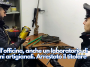Nell’officina, anche un laboratorio di armi artigianali. Arrestato il titolare
