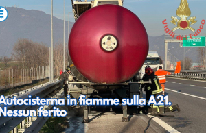 Autocisterna in fiamme sulla A21. Nessun ferito