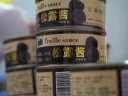 Cina: Yunnan, raccolta di tartufi neri a Yongren